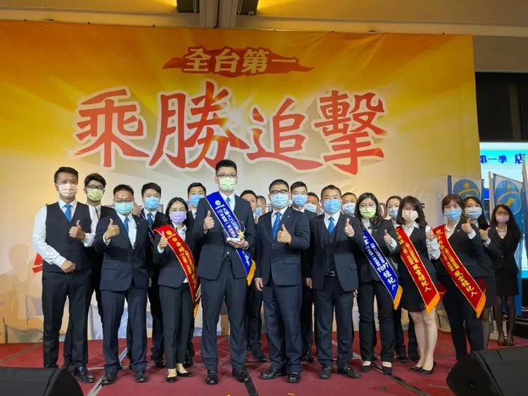 永慶房產集團的誠實形象，助許瑛哲團隊贏得客戶信賴、創造高績效。永慶房產集團提供