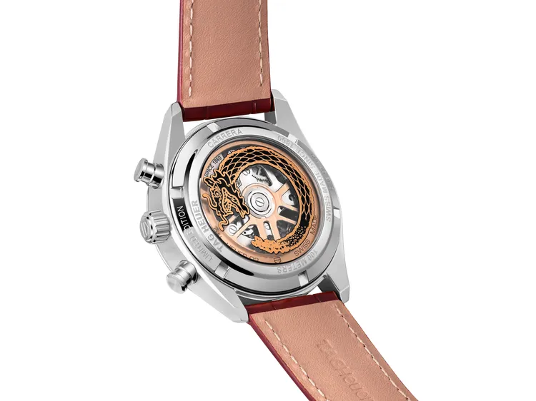 藍寶石水晶玻璃底蓋上飾有1條金龍圖騰，圍繞著Limited Edition字樣。品牌提供