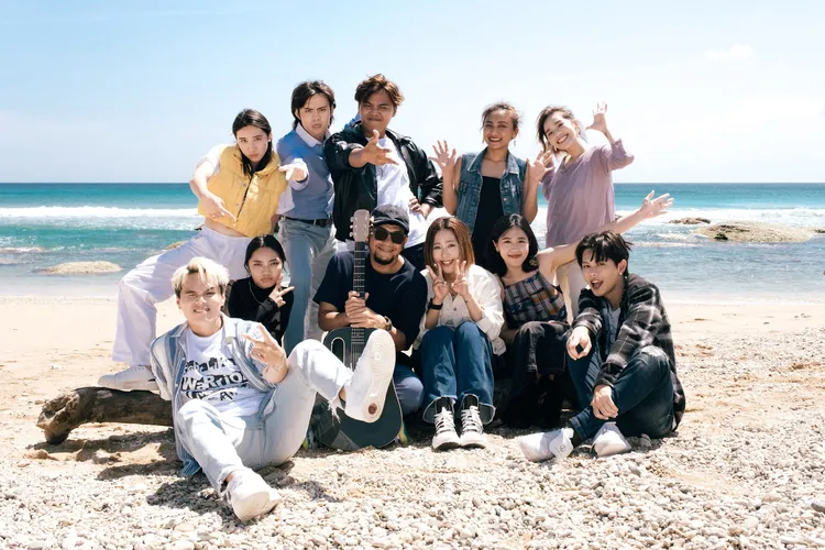 張震嶽和米非與8組音樂新秀奔墾丁拍MV。滾石唱片提供
