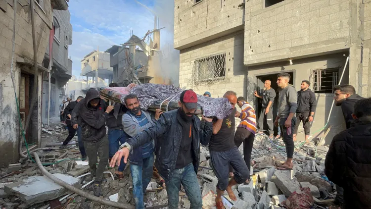 以色列昨天轟炸加薩走廊中部馬加齊（Maghazi）難民營。路透社