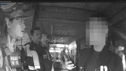 酒駕男遭警攔查竟暗示「送紅包」　拒酒測遭開單還怒推、踹警這下慘了