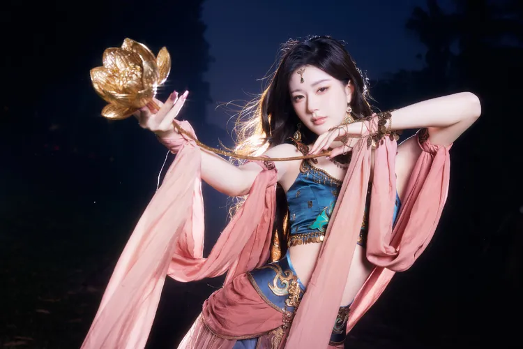 趙露思以敦煌神女造型在跨年晚會上演出十分吸睛。翻攝趙露思工作室微博