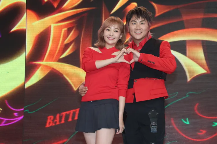 王仁甫（右）與季芹夫婦首次同台主持賀年節目。彭欣偉攝