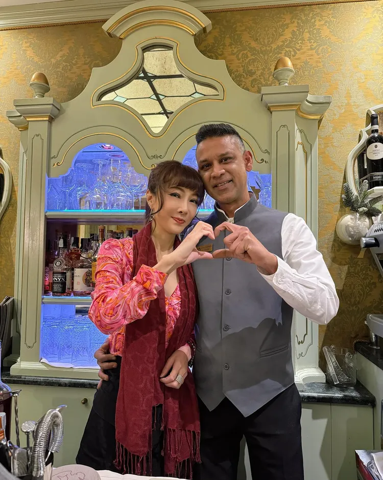 57歲的「凍齡美魔女」胡文英迷倒異國男，還對她說「我愛妳」。翻攝《美魔女胡文英》的粉絲頁