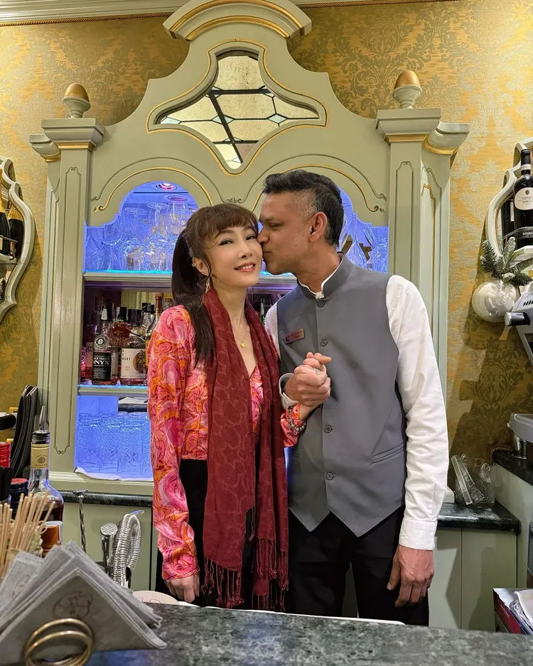 57歲的「凍齡美魔女」胡文英迷倒異國男，還對她說「我愛妳」。翻攝《美魔女胡文英》的粉絲頁