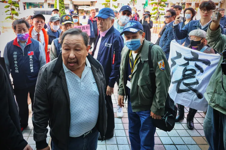 藍天行動聯盟今到國民黨中央抗議，要求朱立倫下台。林林攝