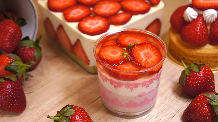 新品「草莓奶酪杯」上班族下午茶療癒選擇，新品售價100元。。業者提供