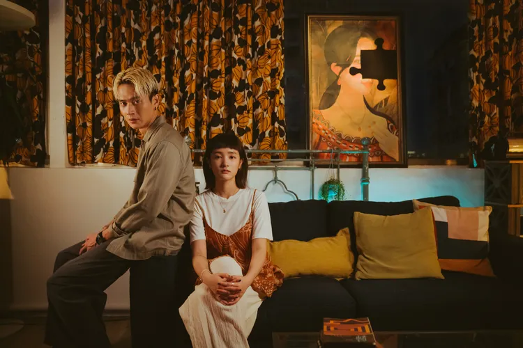 與王淨（右）是男女朋友的劉冠廷，夢想成為演員，卻命運坎坷，一路不順遂。八大提供