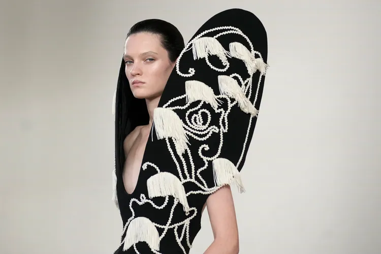 Schiaparelli 2024 春夏高訂。美聯社