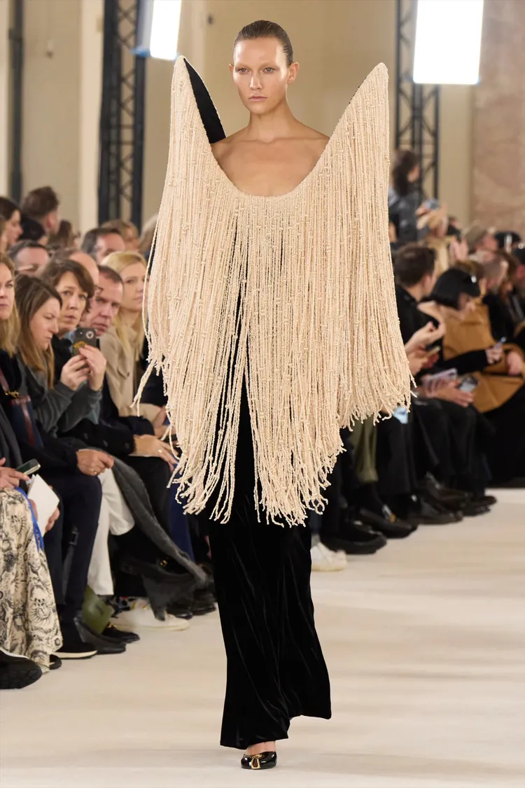 Schiaparelli 2024 春夏高訂。新華社