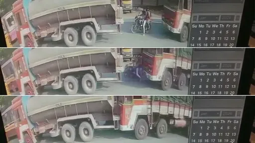 驚悚片|機車4貼被大車追撞夾殺 夫妻雙亡!兩稚兒受傷保命