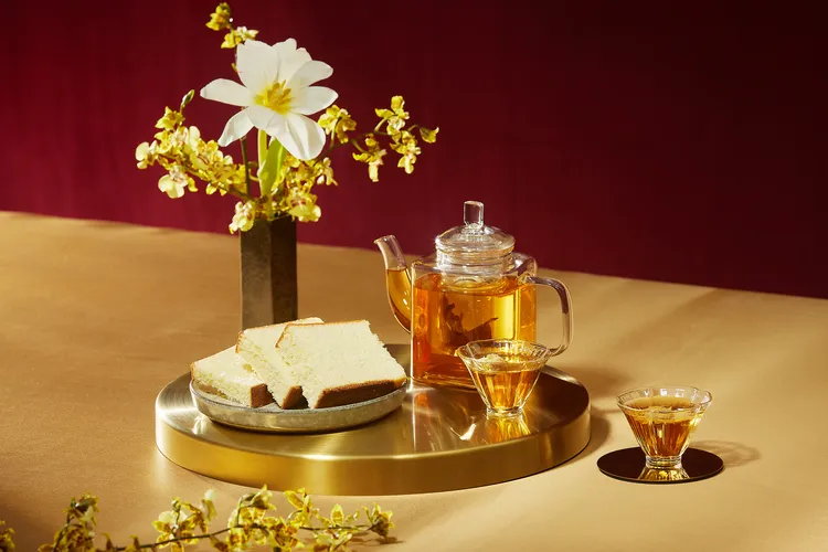 蜂蜜蛋糕搭配自家的精品島嶼花茶。業者提供