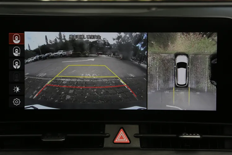 SVM環景輔助系統是中階Apex以上的標準配備。林浩昇攝