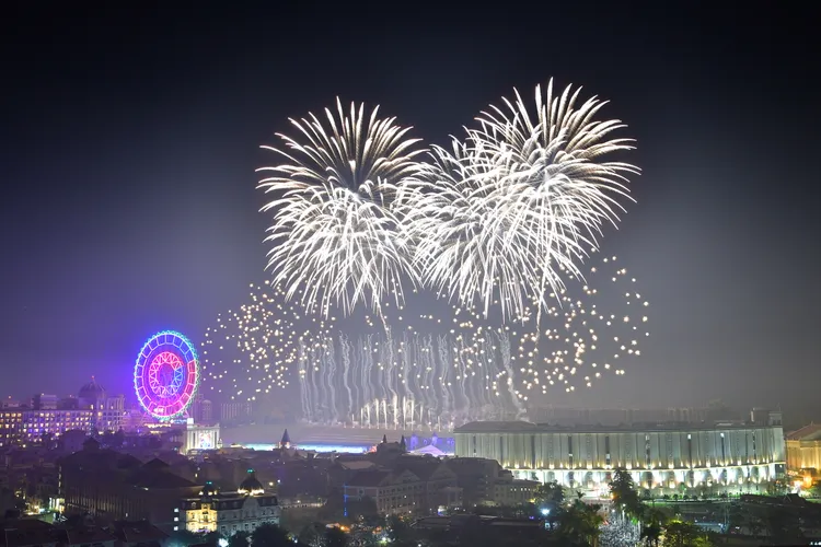 煙火秀吸6萬人圍觀。義大世界提供