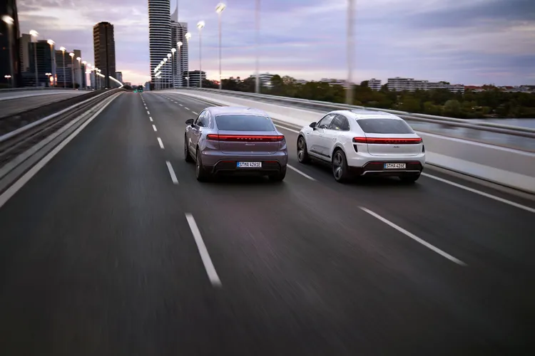 全新Macan是首款使用這組全新研發的800 V PPE平台的車款。DC直流快充功率可達270kW，在合適的快充站只需約21分鐘就能將電池的電量從10%補充至80%。原廠照片