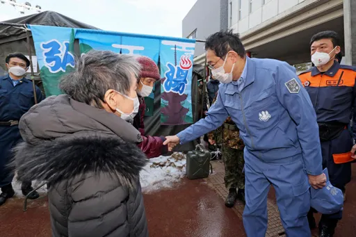 日本石川强震两周 岸田首入灾区探视避难民众