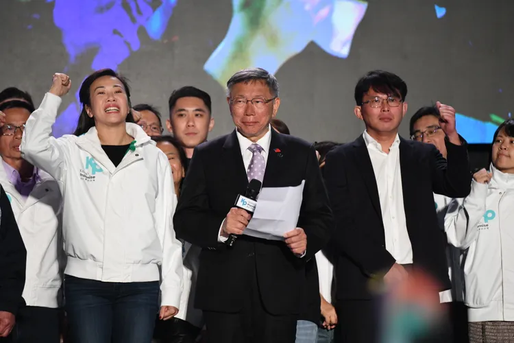 柯文哲稍早上台發表談話。攝影中心
