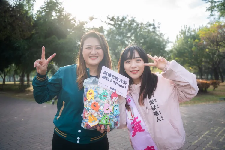 觀光局長高閔琳表示，她當議員期間，經常與黃捷一起合作倡議性別平權、勞工權益、公民參與。黃捷總部提供