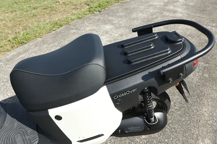 若是有進階的載物需求，後座墊也可輕鬆拆卸擴充空間。翁玉信攝