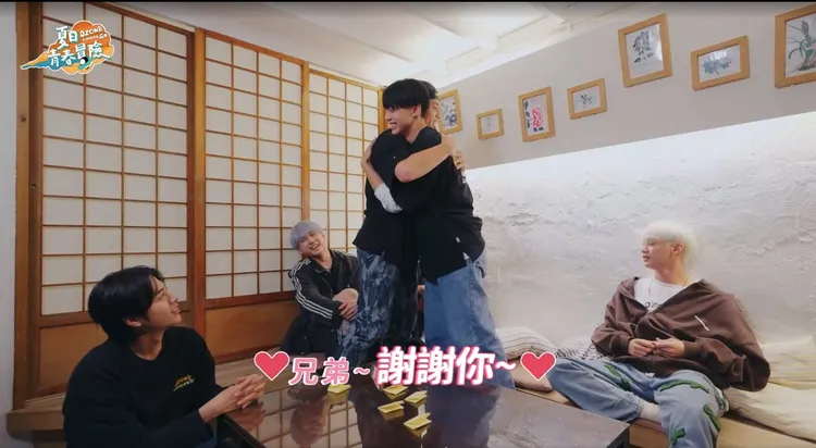 文廷哽咽淚謝哲言，2人在分享真心話後彼此擁抱。寬想國際娛樂提供