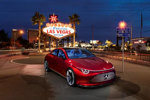 賓士於2024 CES展以AI打造人車互動體驗 純電G-Class偽裝車預告登場