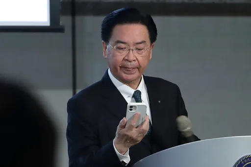 吳釗燮國際記者會突收國家級警報！以為衛星飛過越南上空　批中國灰色地帶作戰伎倆