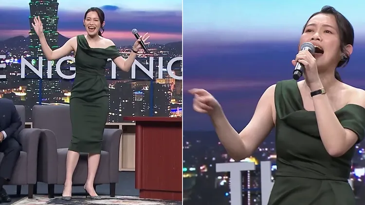 吳欣岱表演《民眾黨之歌》，結果被主持人賀瓏吐槽。翻攝自STR Network YouTube