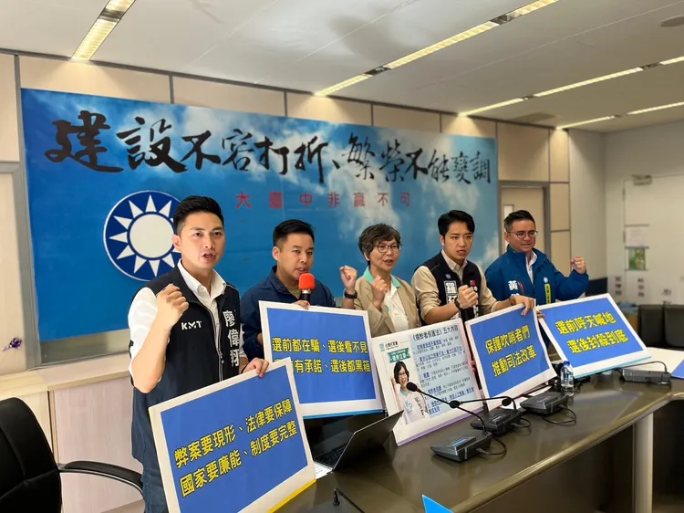 蔡壁如與國民黨台中市新生代「F4」聯合競選，其中3人當選立委。資料照片