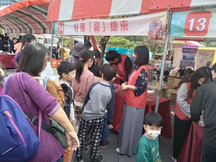 填寫問卷即可免費兌換遠近馳名的「里長ㄟ茶葉蛋」。翻攝畫面