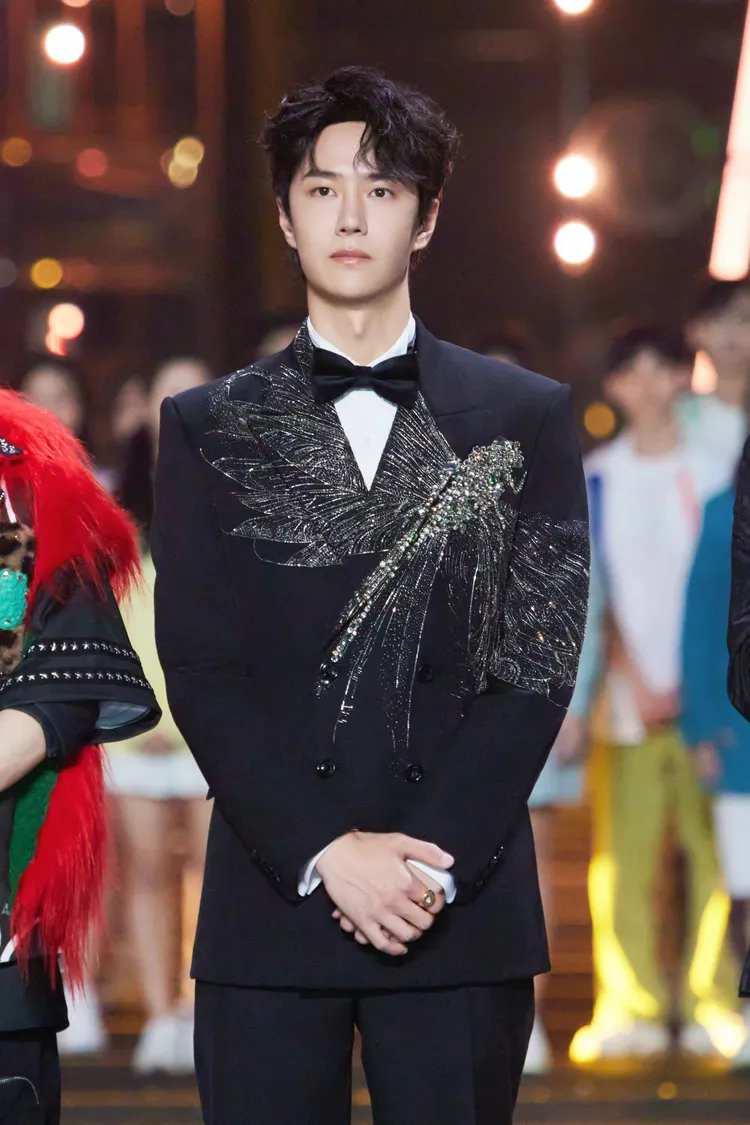 王一博舉手投足都能成為話題。翻攝YIBO-OFFICIAL微博