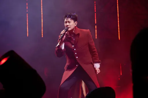 張信哲世界巡迴演唱會海外場走起 2/18杜拜站成華語第1人