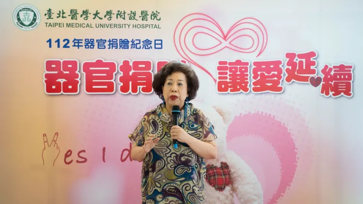 76歲黃越綏簽大體捐贈。翻攝自黃越綏臉書