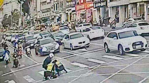 台中狂男街頭舞「棍」砸店又砸車 5路人好無辜!頭破血流還骨折