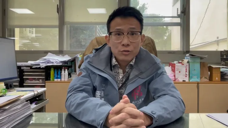 桃園區公所工務課長葉宜泰。翻攝畫面