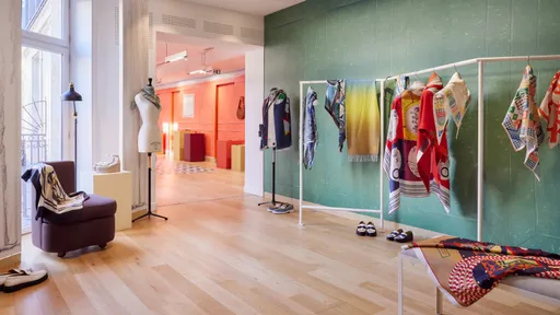 愛馬仕福寶總店貫穿春夏配件　絲巾藏「24」玄機堪比大家來找碴