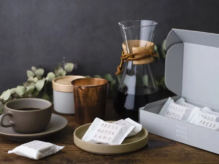 PRESS BUTTER SAND新年期間亦販售經典原味焦糖奶油夾心餅乾，每盒9入、售價790元。業者提供