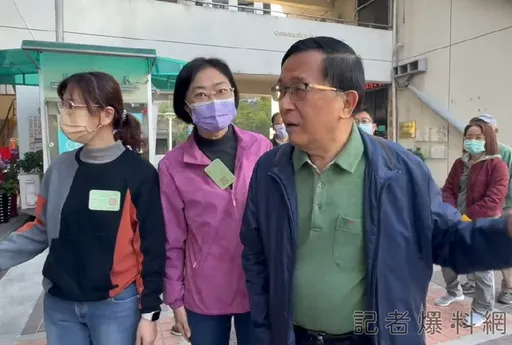 選前頻開示！陳水扁今「混搭」投票去　選民熱情招呼