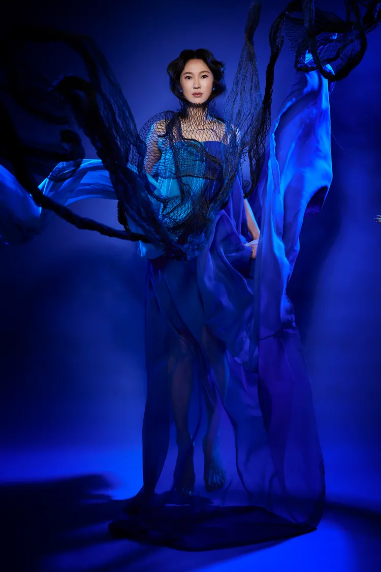 李之勤把海洋保護的議題帶入新專輯造型中。希望之夏音樂創意有限公司提供