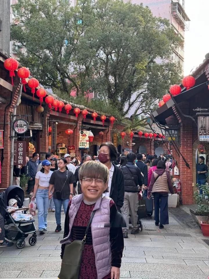 還有網友把兩人的臉交換說：「笑得這麼好看，應該要站在前面來。」翻攝《P圖公社》社團