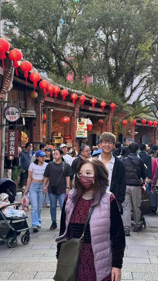 更有好心的網友替阿姨回春，直呼：「其實他是一個美女。」翻攝《P圖公社》社團