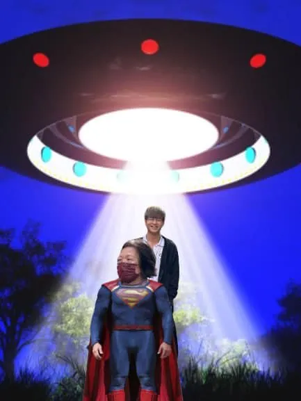 網友創意無極限，還有人用外星人飛碟來接阿姨超人，並說：「等一下阿姨帶你一起走」。翻攝《P圖公社》社團