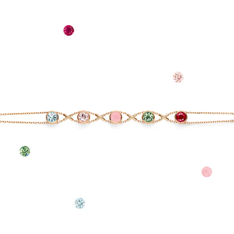 Les Acrostiches Jeux de Liens訂製密語手鍊，18K玫瑰金、自選2~9顆寶石，價格店洽。品牌提供