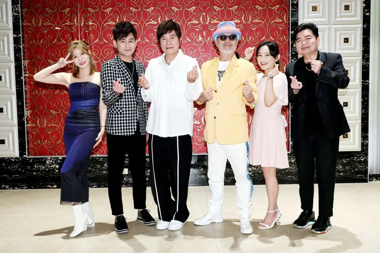 洪榮宏攜手班鐵翔、吳俊宏、林良歡、孟慶而與林宏銘等歌手，為公益盡一份力量。台灣愛與希望國際協會提供