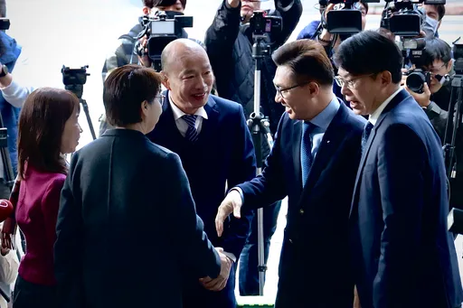 拜會民眾黨團！　韓國瑜、黃國昌異口同聲「不是密室協商」