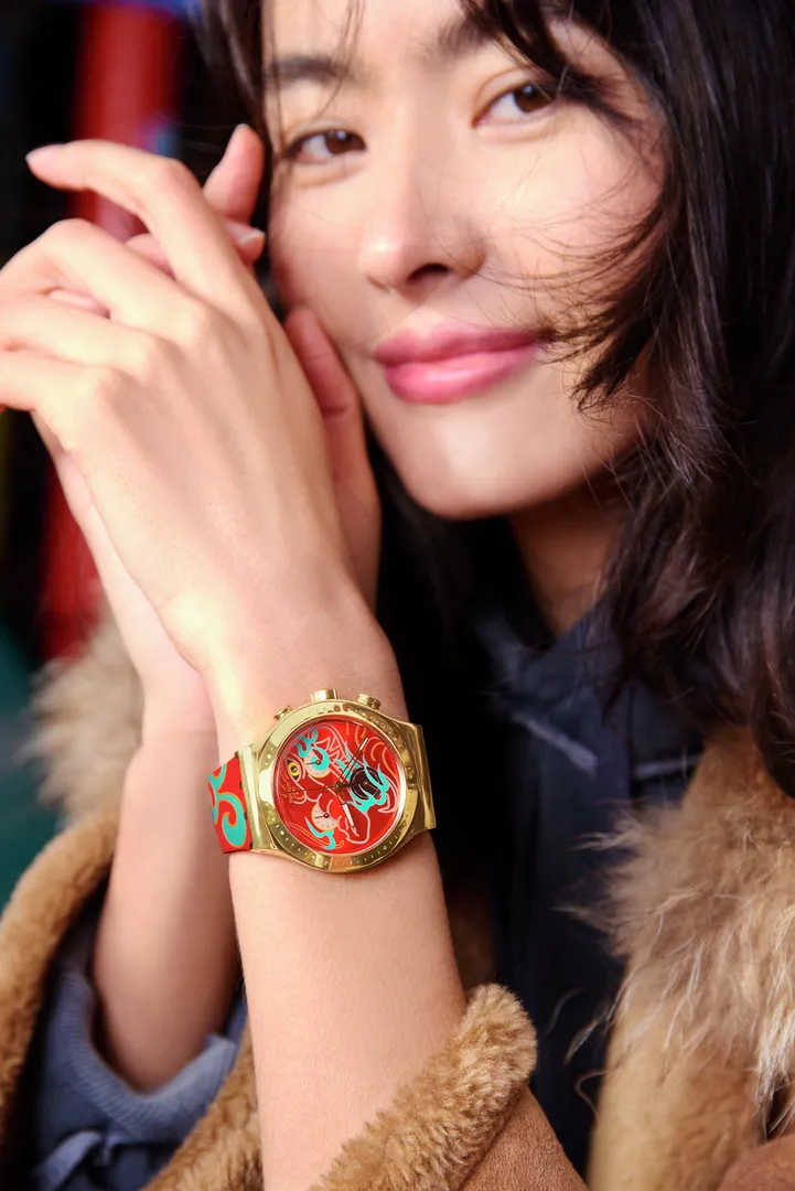 Swatch赤龍呈祥腕錶，6950元。品牌提供