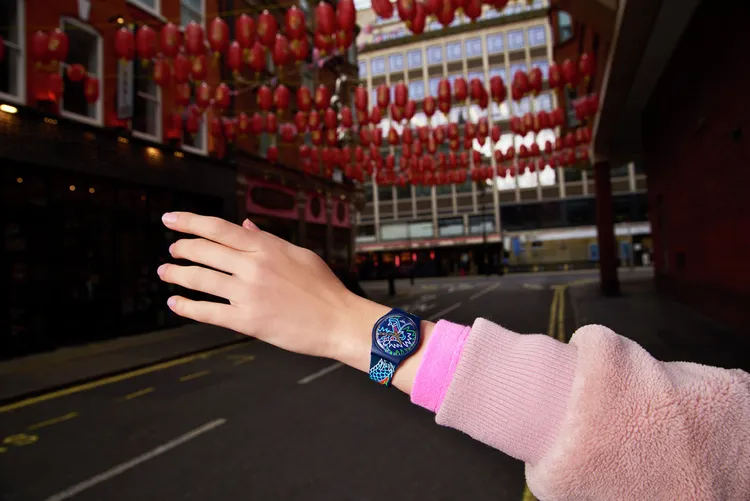 Swatch龍騰四海腕錶，2800元。品牌提供