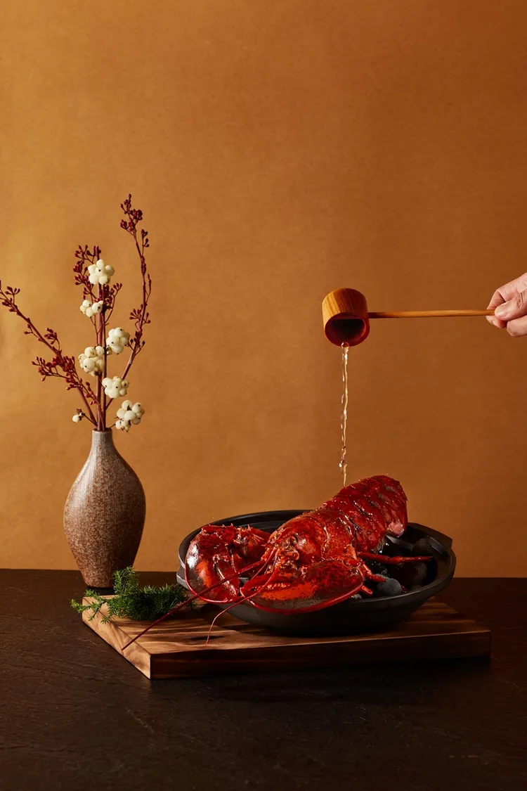 旨味鮮蒸龍蝦岩板燒。業者提供