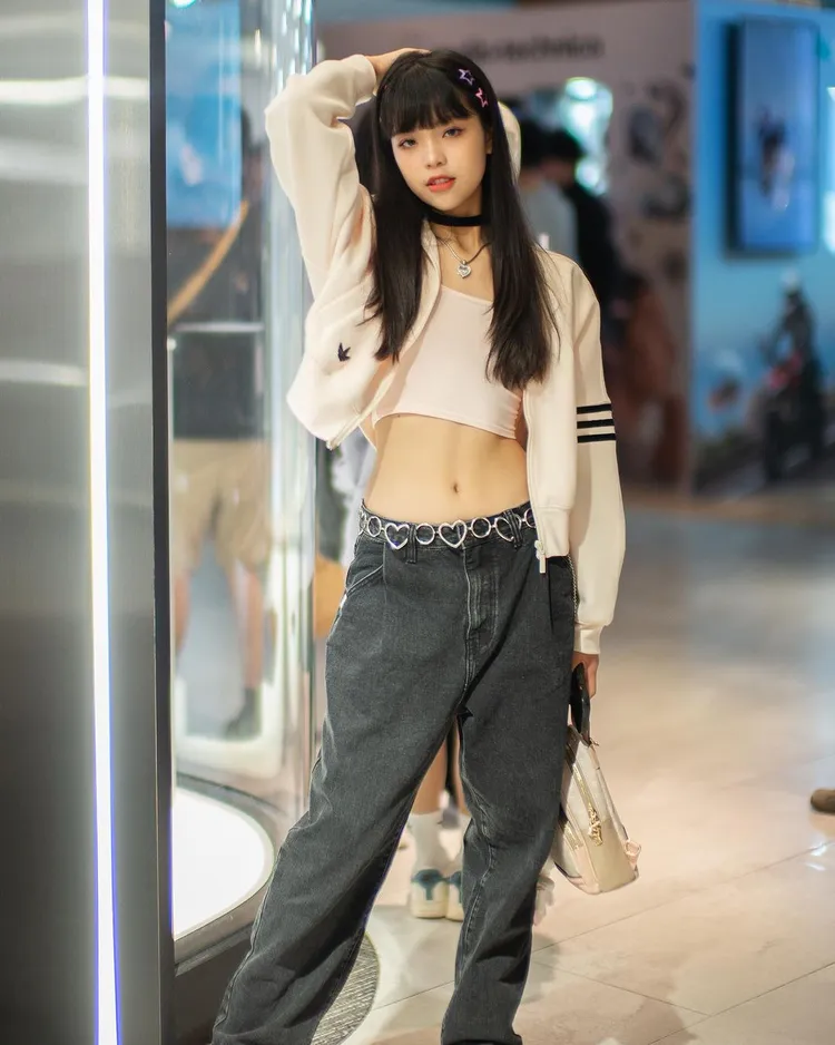 丞妘私下愛露腰。翻攝丞妘IG