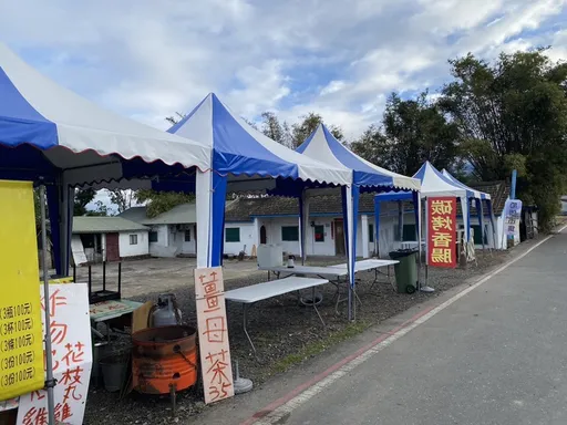 最美风景毁了?「伯朗大道」路边摊挨轰 乡公所:只能柔性劝导