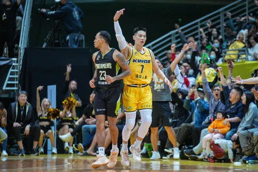 豪神降臨!林書豪單節22分 國王一節打爆夢想家